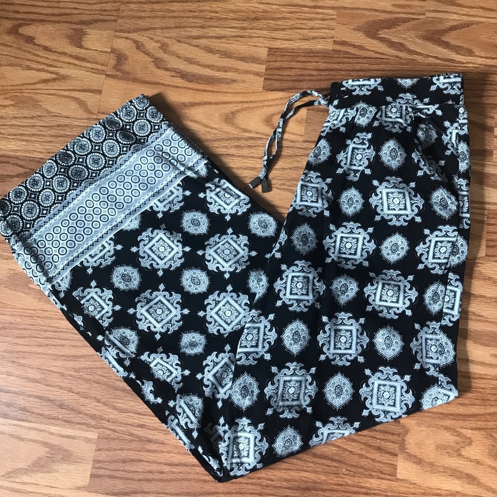 Size 6 stretchy lightweight pant
